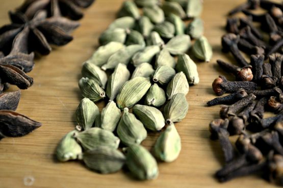 Green Cardamom Pod - Image 2